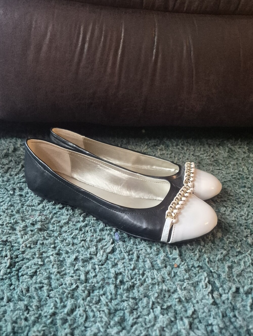 Guess Black White Faux Leather Flats Size 9M
